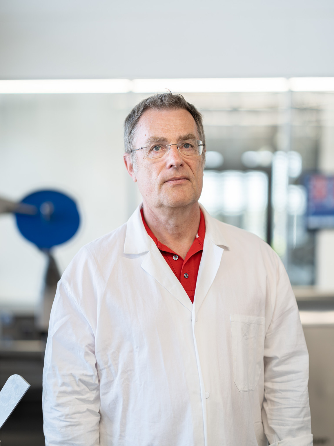 Prof. Matthias Upmann im Laborkittel in einem fleischtechnologischen Labor